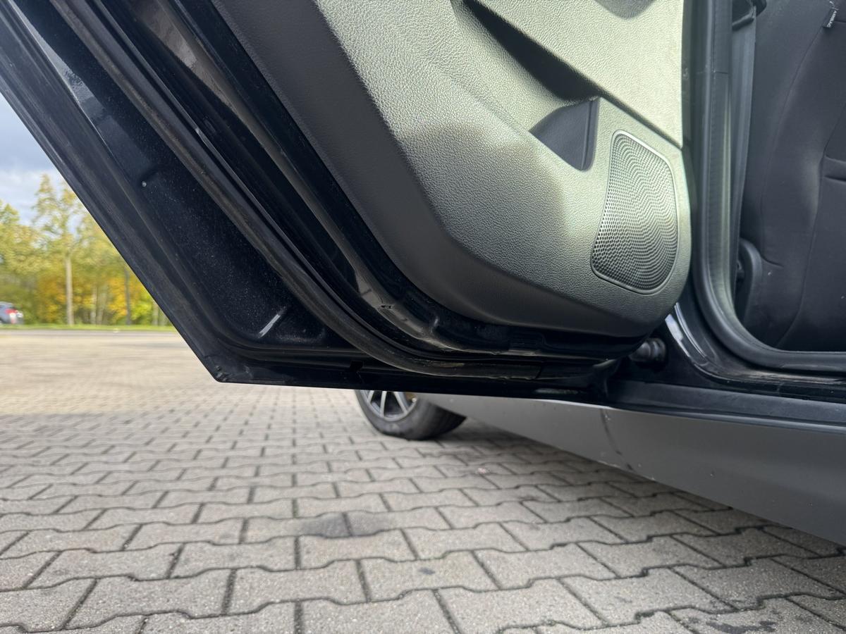 Ford Focus 3 original T&uuml;r hinten links Panther Schwarz Kombi Rohbau Bj.2011